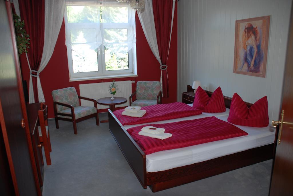 Gasthof Und Pension Frankenthal - Garni Gera Room photo